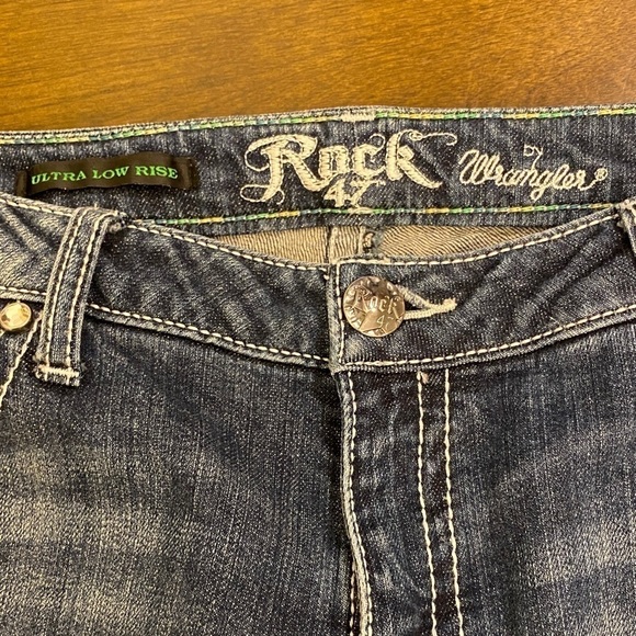 Wrangler 9/10 Rock 47 Ultra Low Rise Jeans Bootcut Womens Colorful Wings Stretch - Picture 8 of 13